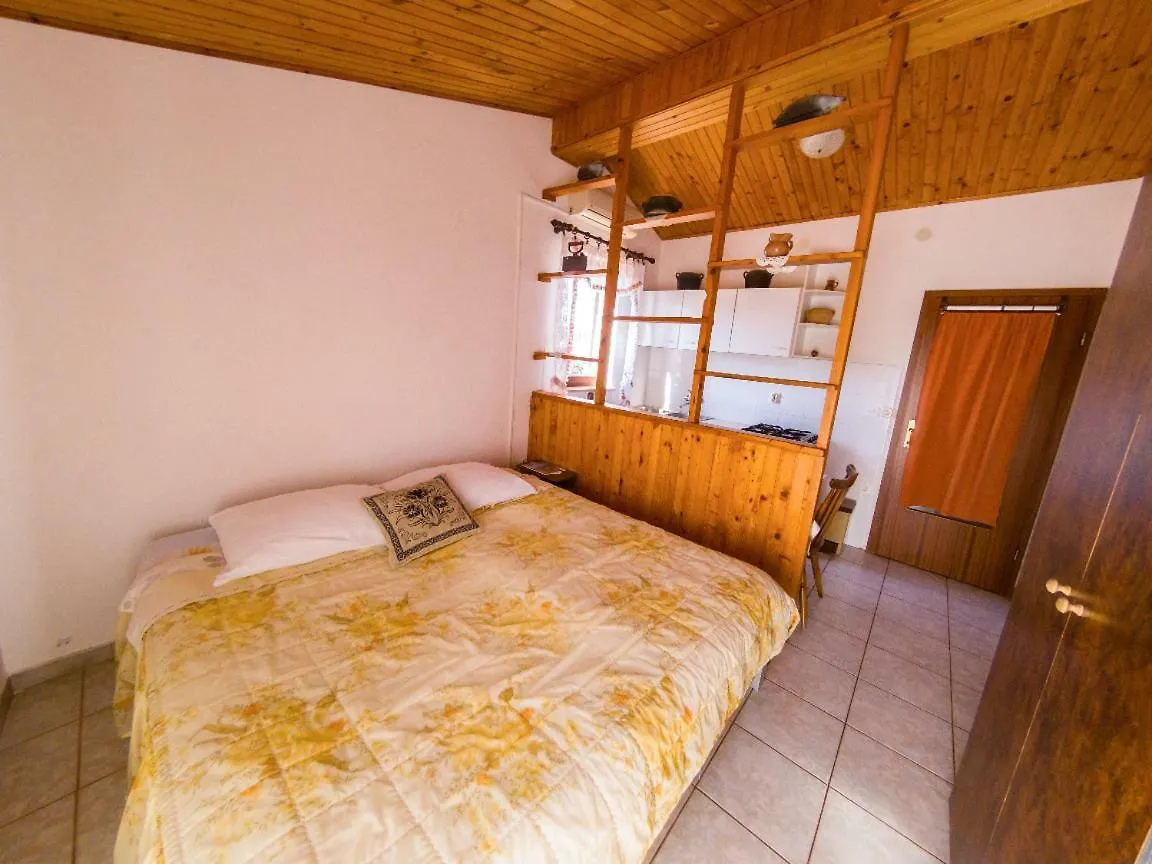 Apartments poli Nadaline Peruški Croatie